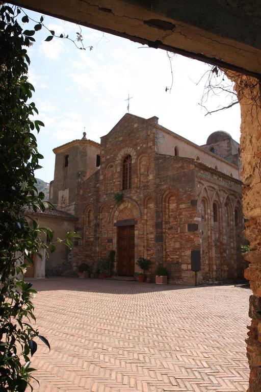 Casa Del Vento Panzió Roccalumera Kültér fotó