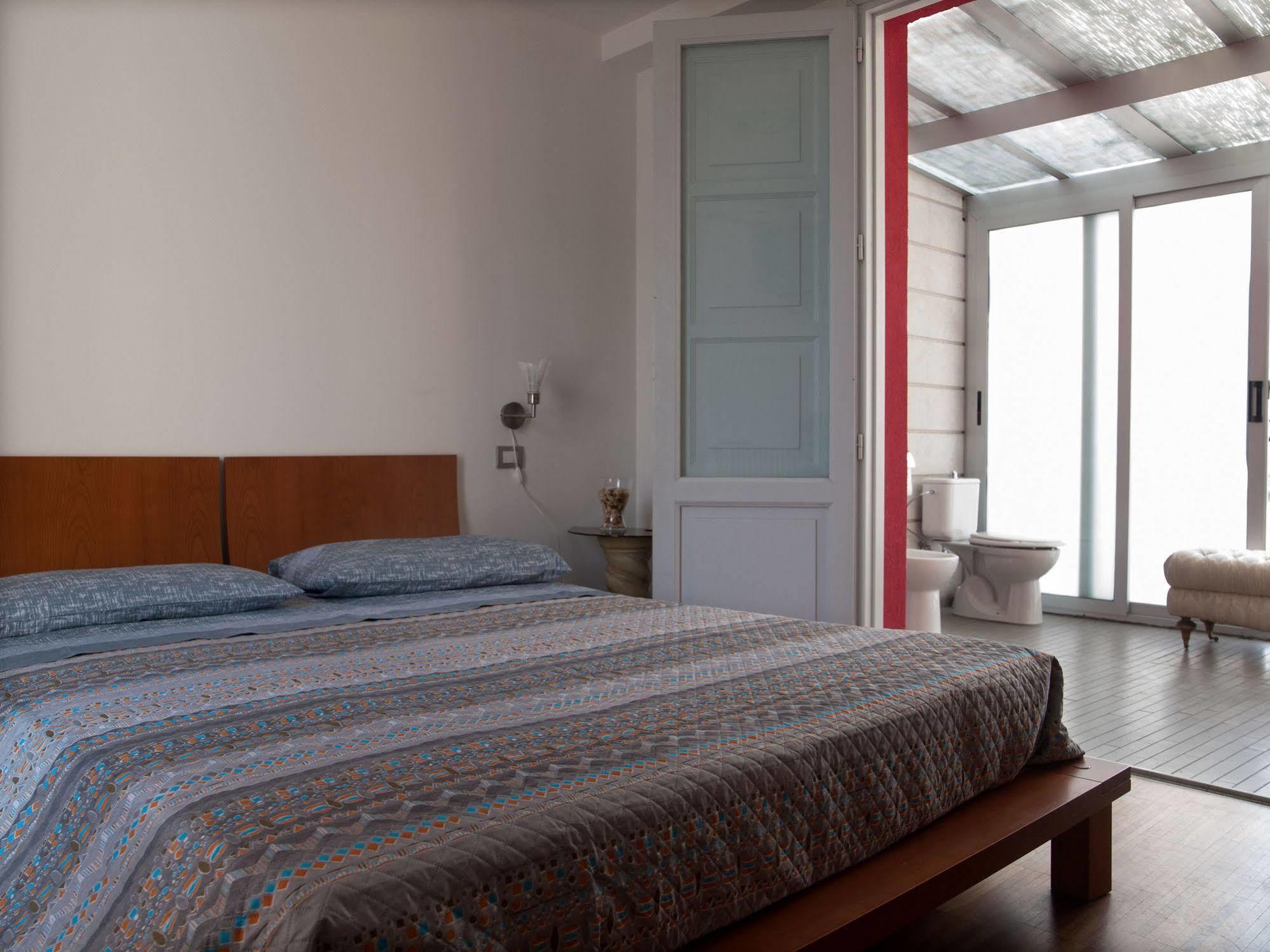 Casa Del Vento Panzió Roccalumera Kültér fotó