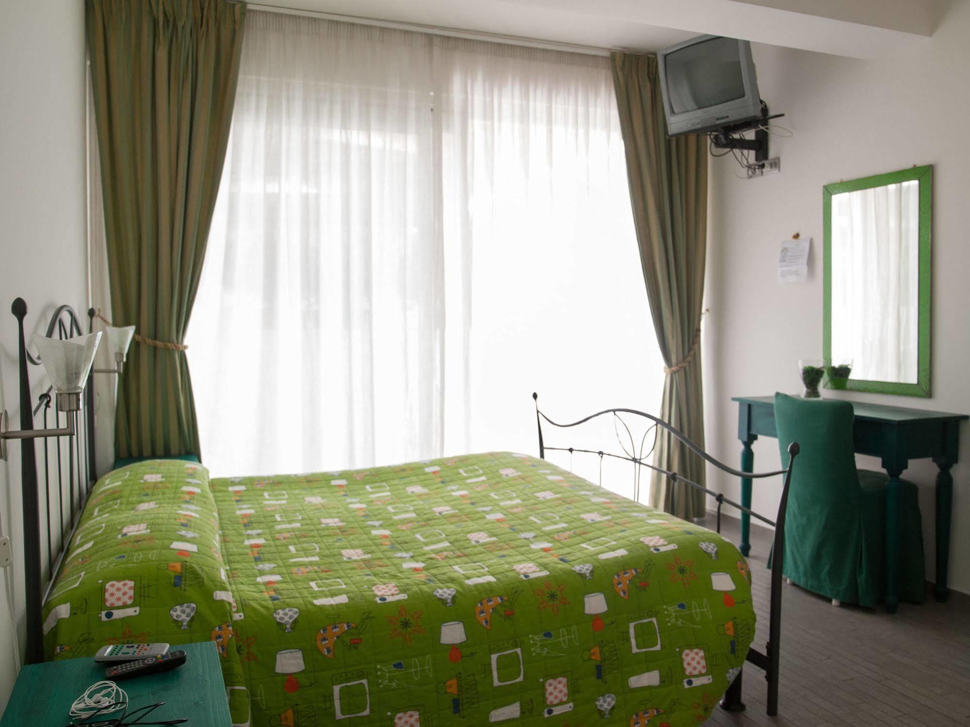 Casa Del Vento Panzió Roccalumera Kültér fotó